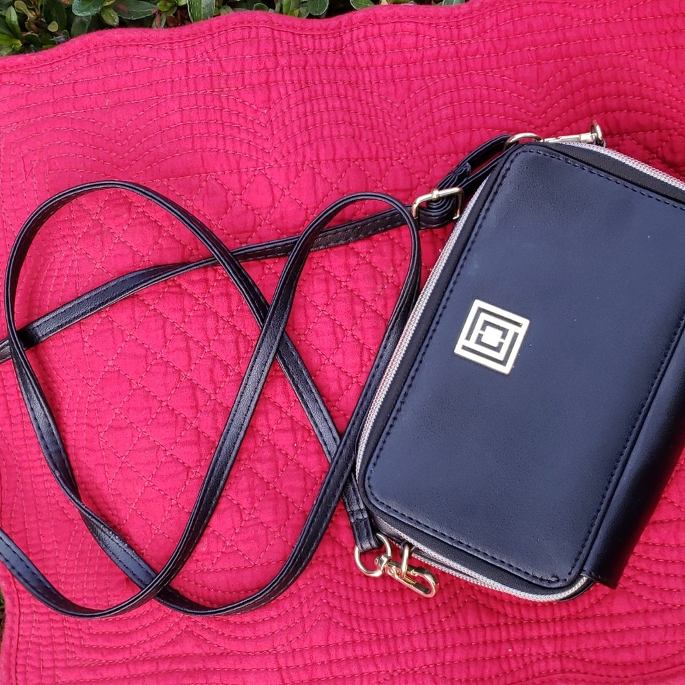 LIZ CLAIBORNE BLACK CROSSBODY WALLET  7" x 5" x 2"   (BIN 005)